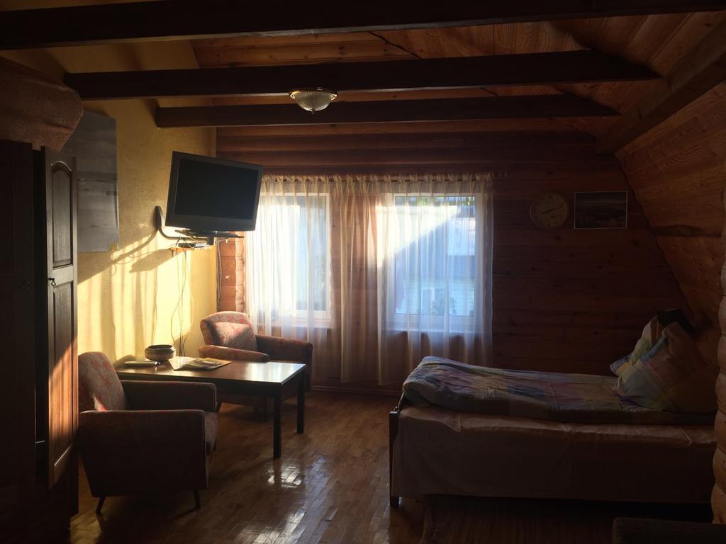 Hotel Viesu Nams Mezu 13 Ventspils Exterior foto